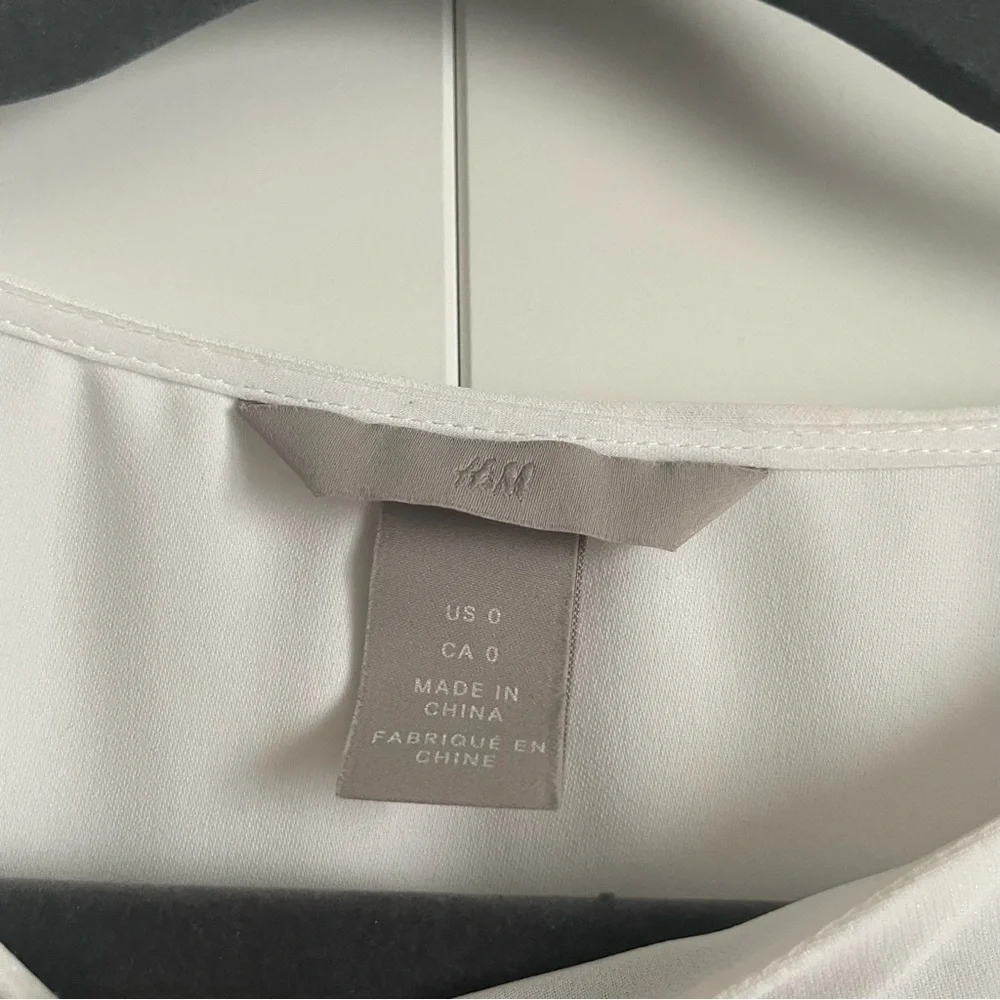 3/$45 H&M 3/4 Flutter Sleeve Blouse - Picture 2 of 4